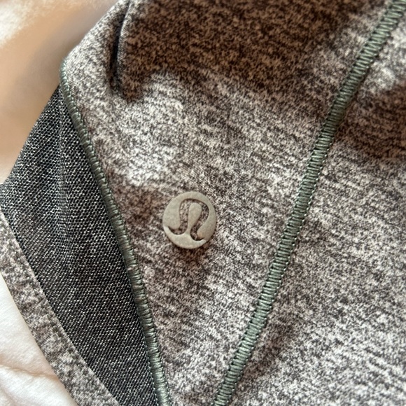 lululemon shorts heather grey size 4 - Picture 4 of 4